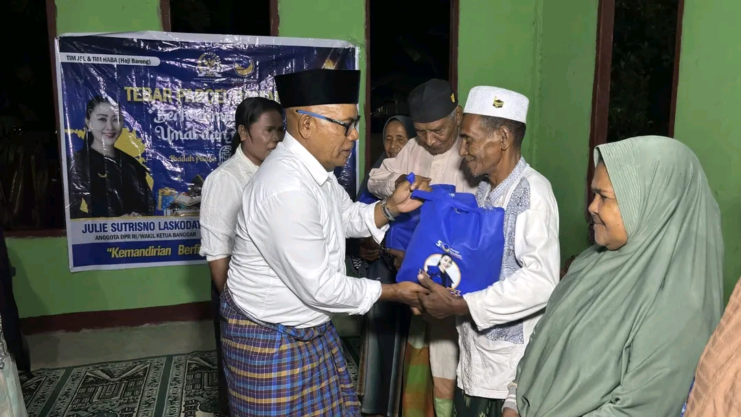 Bupati Lembata Hadiri Kegiatan Tebar Parcel Ramadhan di Desa Wailolong. (Foto: Istimewa).