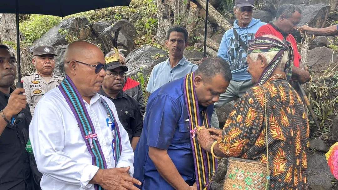 Pelestarian Kearifan Lokal, Bupati Lembata Kukuhkan Wilayah Muro Todanara. Foto: Istimewa.