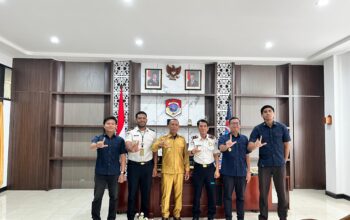 Wakil Bupati Lembata, H. Muhamad Nasir, menerima kunjungan Kepala Kantor Imigrasi Kelas II TPI Maumere, Mummad Setiawan. Foto: Istimewa.