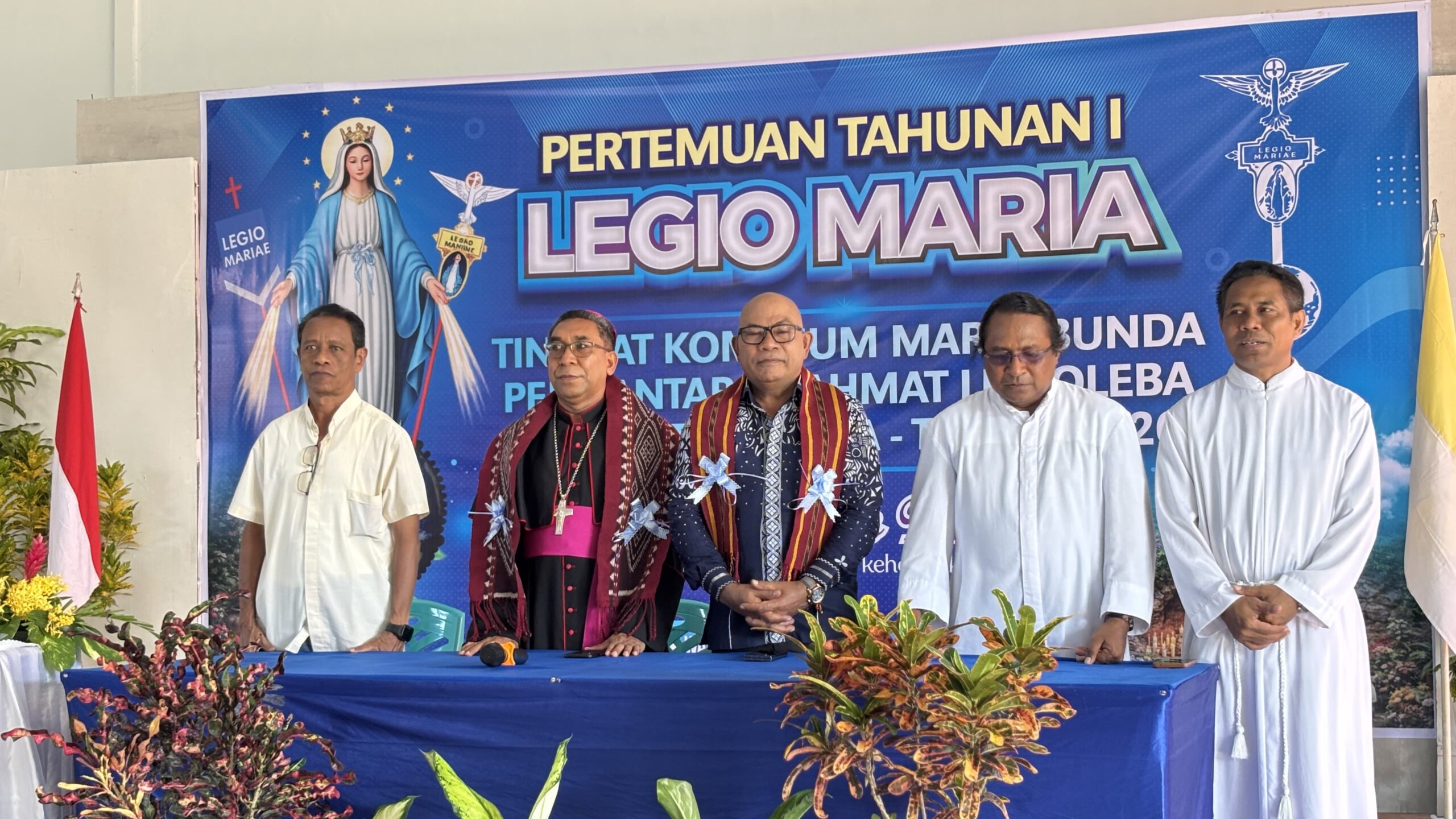 Bupati Lembata, Petrus Kanisius Tuaq, menghadiri penutupan Pertemuan Tahunan Legio Maria tingkat komisium dekenat yang berlangsung di Aula Paroki Kristus Raja Wangatoa, Minggu (15/03/2026). Foto: Istimewa.