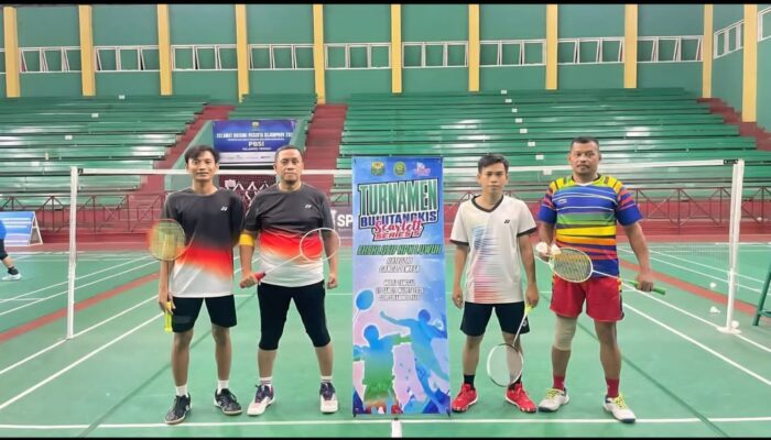 Ketua PN Luwuk Inisiasi Komunitas Bulutangkis di Palu