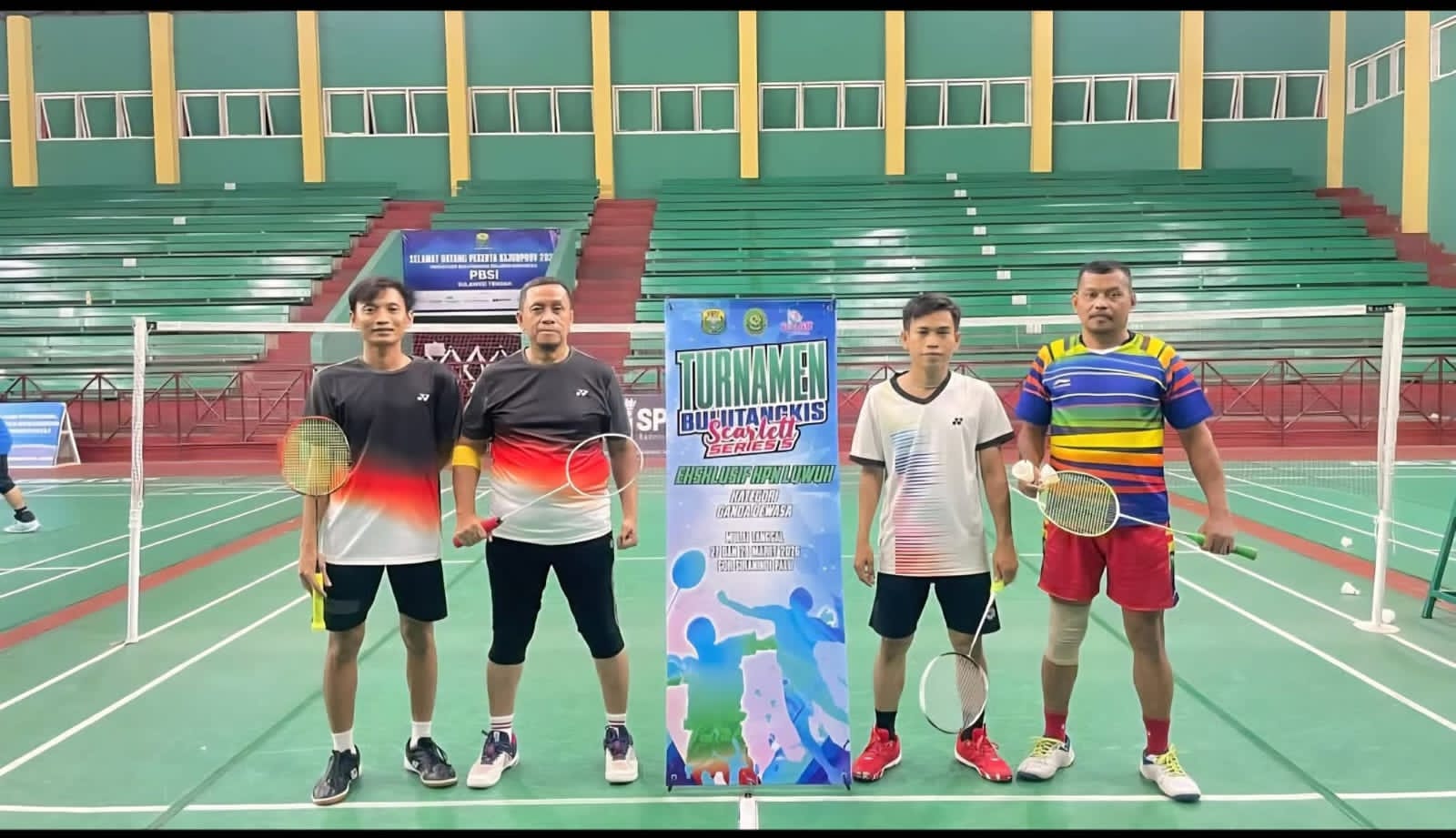 Kedua dari kiri, Suhendra Saputra, Ketua Pengadilan Negeri Kelas II Luwuk, Banggai, Sulawesi Tengah. Foto: Istimewa.