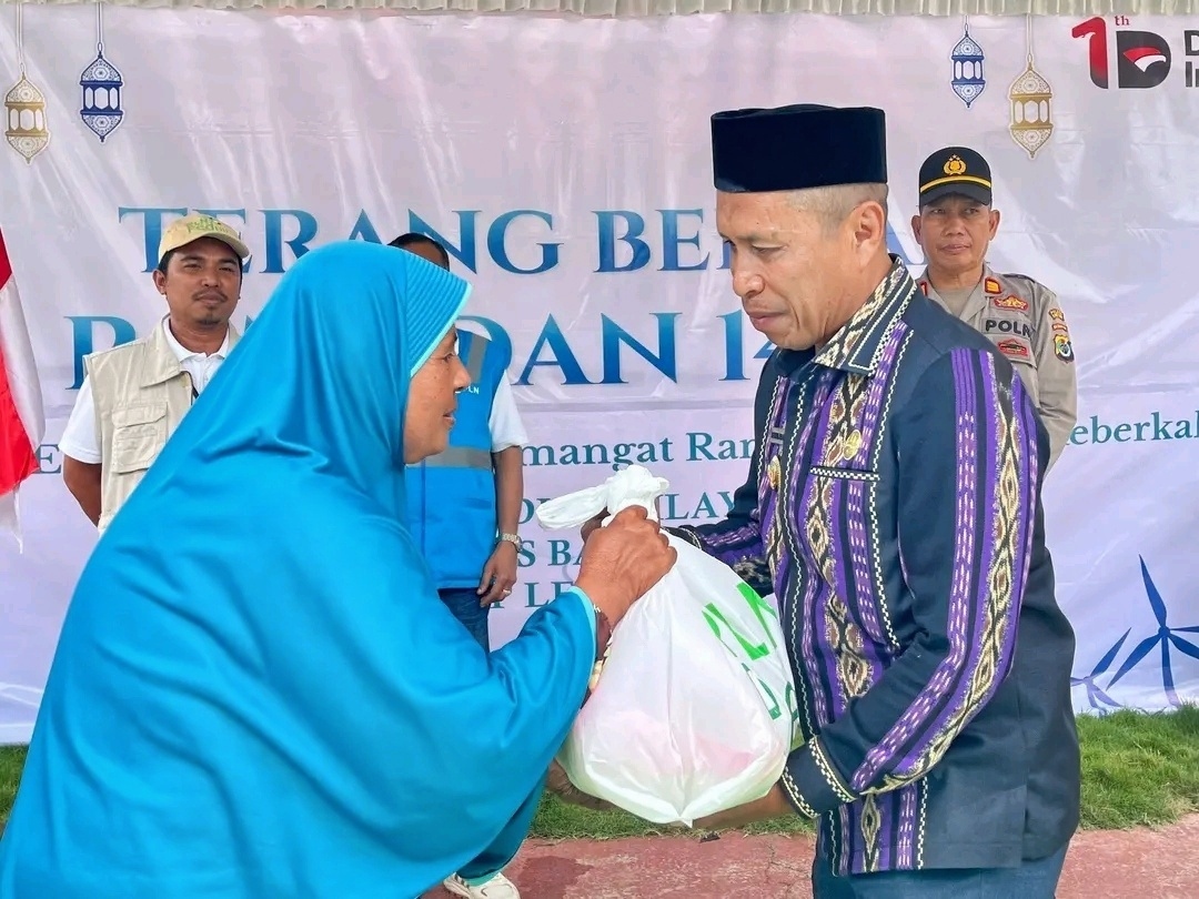 Wakil Bupati Lembata Apresiasi Program Terang Berkah Ramadan PLN. Foto: Istimewa.