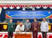 Penandatanganan berita acara persetujuan bersama yang berlangsung di Ruang Sidang Utama DPRD Kabupaten Lembata, Jumad (27/03/2026). Foto: Istimewa.