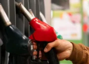 Harga BBM naik mulai April 2026 untuk jenis non-subsidi seperti Pertamax dan Dexlite, dipicu dampak konflik Timur Tengah terhadap harga minyak dunia. Foto: Istimewa.