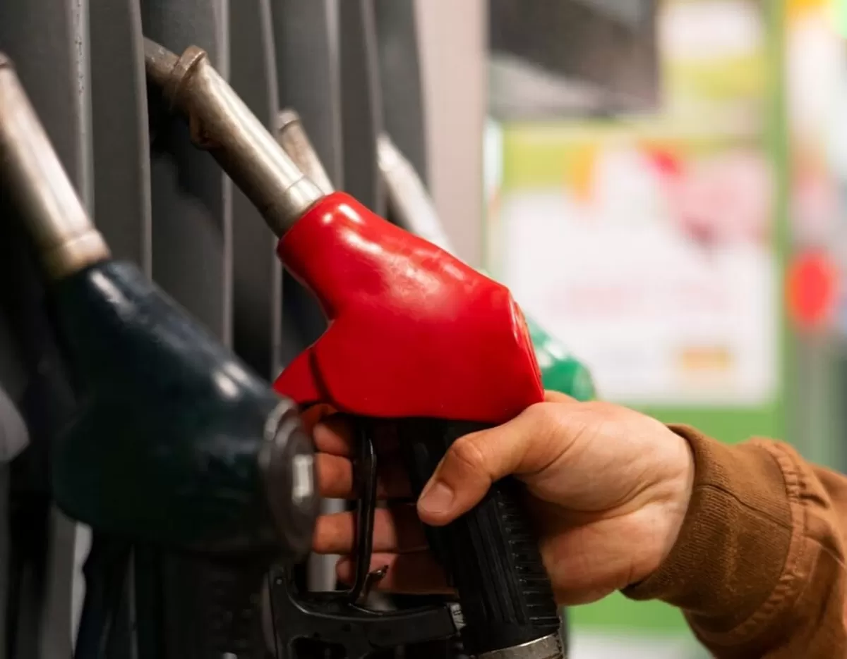 Harga BBM naik mulai April 2026 untuk jenis non-subsidi seperti Pertamax dan Dexlite, dipicu dampak konflik Timur Tengah terhadap harga minyak dunia. Foto: Istimewa.