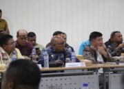 Bupati Lembata P. Kanisius Tuaq bersama kepala daerah lain mengikuti Rakor HKPD membahas solusi fiskal NTT. Foto: Istimewa.