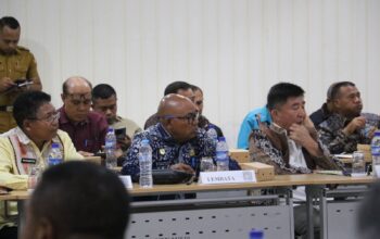 Bupati Lembata P. Kanisius Tuaq bersama kepala daerah lain mengikuti Rakor HKPD membahas solusi fiskal NTT. Foto: Istimewa.