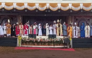 Ribuan Anak Katolik Teguh Ikuti Prosesi Penutupan Jambore Misioner Lembata Meski Diguyur Hujan. Foto: Istimewa.