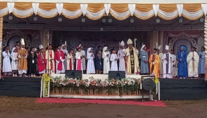 Ribuan Anak Katolik Teguh Ikuti Prosesi Penutupan Jambore Misioner Lembata Meski Diguyur Hujan