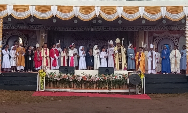 Ribuan Anak Katolik Teguh Ikuti Prosesi Penutupan Jambore Misioner Lembata Meski Diguyur Hujan. Foto: Istimewa.