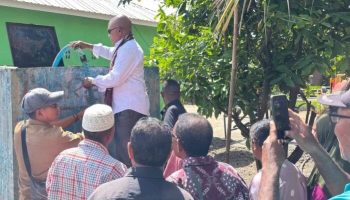 Krisis Air Bersih di Desa Lamaau Lembata, Pemkab dan PT Cendana Indopearls Salurkan Bantuan 15.000 Liter