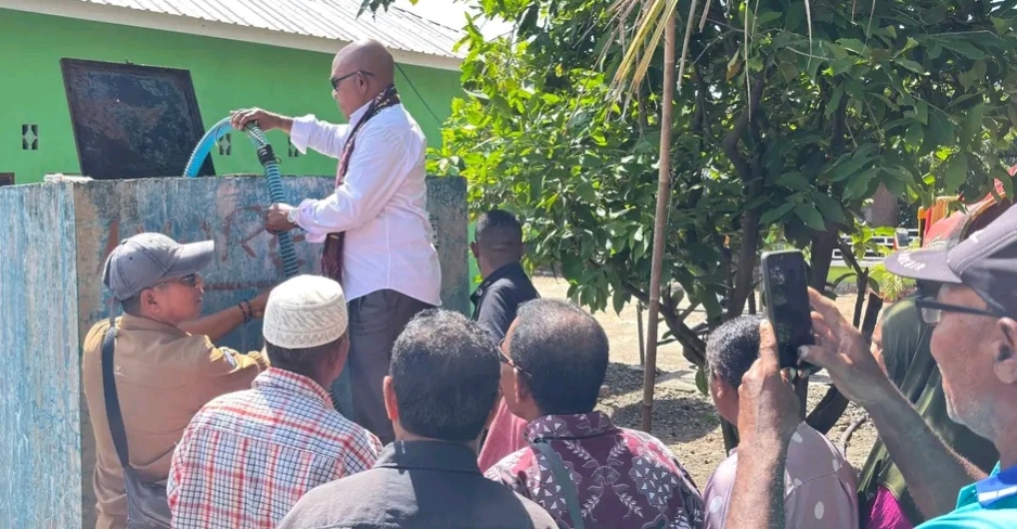 Krisis Air Bersih di Desa Lamaau Lembata, Pemkab dan PT Cendana Indopearls Salurkan Bantuan 15.000 Liter. Foto: Istimewa.