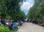 Autopsi Kepala Desa Laranwutun, Apol Making, Disaksikan Ribuan Warga. Foto: Istimewa.
