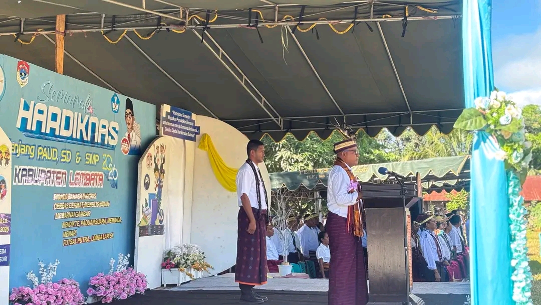 Bupati Lembata Pimpin Apel Hardiknas ke-67: Tekad Wujudkan Pendidikan Bermutu dan Berakar Budaya. Foto: Istimewa.