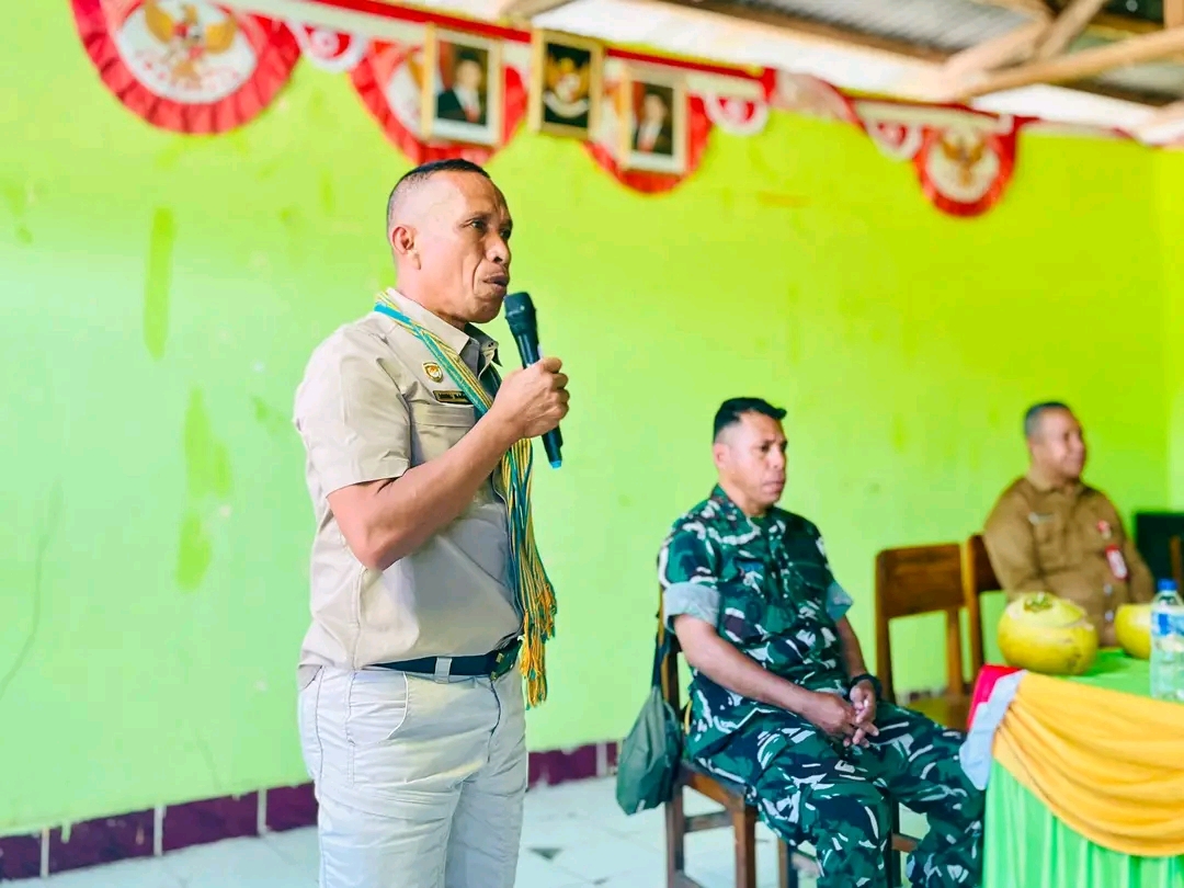 Wakil Bupati Lembata Muhamad Nasir Tinjau Rencana Pembangunan Rumah Dinas Tenaga Kesehatan di Desa Bean. Foto: Istimewa.