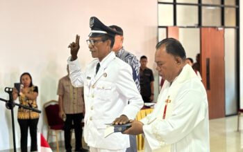 Siprianus Labi Resmi Dilantik Jadi Penjabat Kepala Desa Laranwutun, Bupati Lembata Tekankan Pelayanan Publik. Foto: Istimewa.