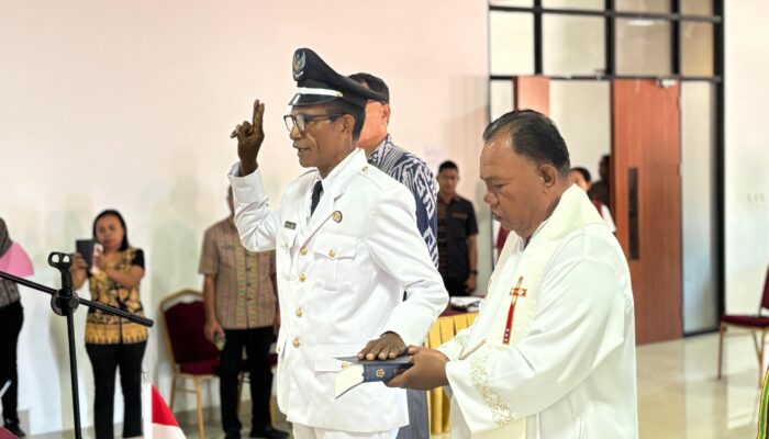 Siprianus Labi Resmi Dilantik Jadi Penjabat Kepala Desa Laranwutun, Bupati Lembata Tekankan Pelayanan Publik
