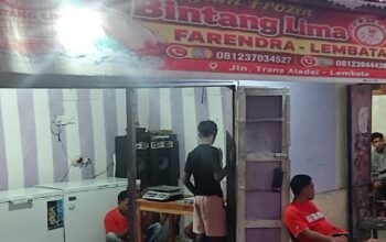 Blasius Enga Putra Keraf: Pemuda Lewoleba NTT Merintis Usaha Ayam Bakar & Ayam Frozen Bintang Lima. Foto: Istimewa.