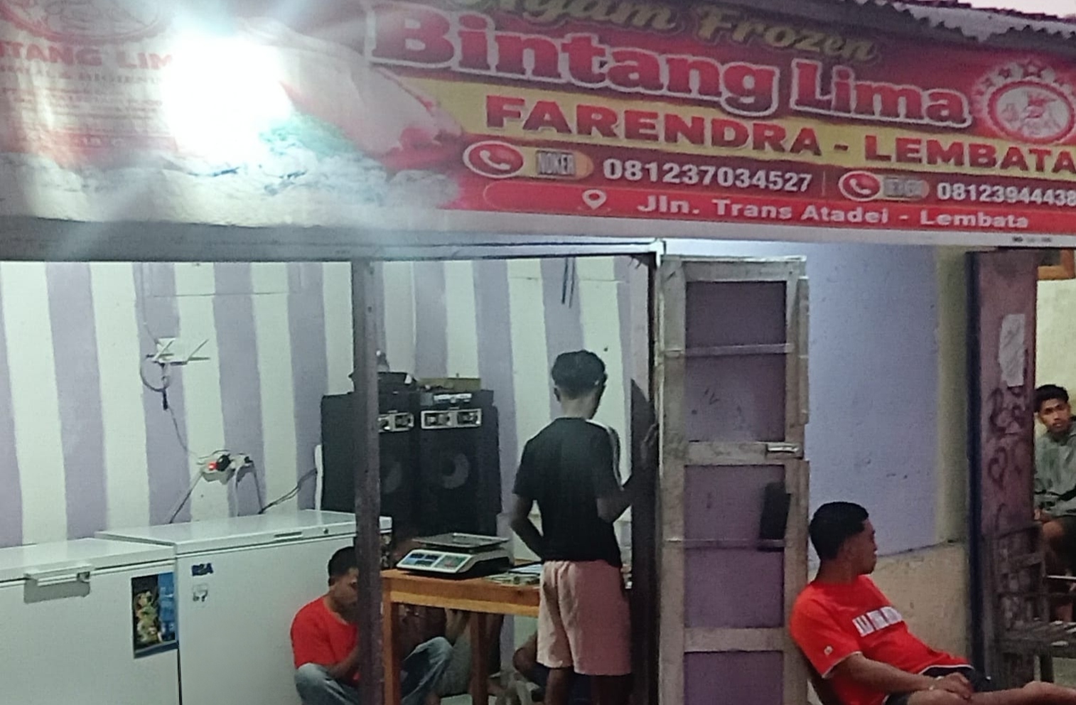 Blasius Enga Putra Keraf: Pemuda Lewoleba NTT Merintis Usaha Ayam Bakar & Ayam Frozen Bintang Lima. Foto: Istimewa.