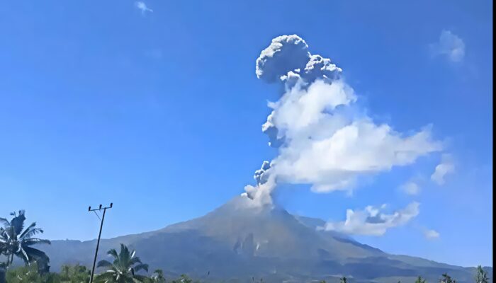 Gunung Lewotobi Laki-Laki Kembali Erupsi, Kolom Abu Capai 2500 Meter