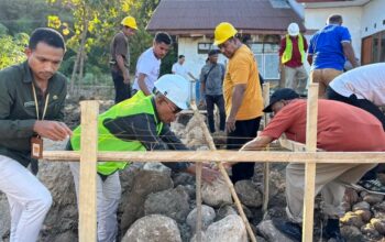 Bupati Lembata Letakkan Batu Pertama Pembangunan TK Lesu Mani di Desa Nilanapo