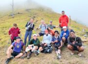 Wisman Nikmati Trekking Gunung Ile Boleng, Adonara: Petualangan Alam yang Tak Terlupakan. Foto: Istimewa.