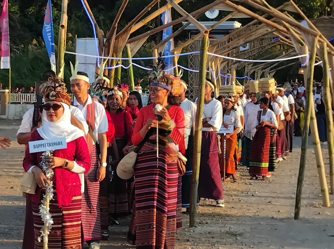 Festival Internasional Lamaholot 2026 Resmi Dibuka, Ribuan Warga Padati Kota Lewoleba. Foto: Istimewa.