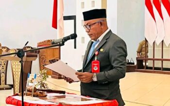 Bupati Lembata P. Kanisius Tuaq Lantik 13 Kepala Sekolah dan 42 Pejabat Fungsional