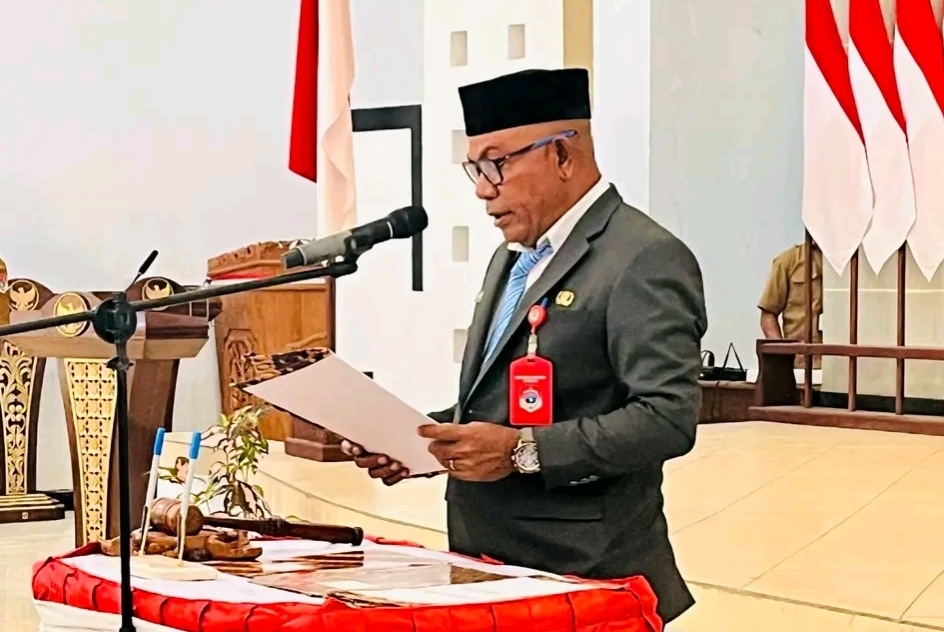 Bupati Lembata P. Kanisius Tuaq Lantik 13 Kepala Sekolah dan 42 Pejabat Fungsional. Foto: Istimewa.