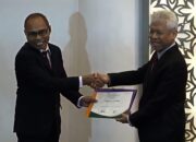 Dosen UPH Alexander Aur Raih Gelar Doktor dengan Disertasi Konservasi Integratif Paus Berbasis Kosmologi Lamalera