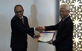 Dosen UPH Alexander Aur Raih Gelar Doktor dengan Disertasi Konservasi Integratif Paus Berbasis Kosmologi Lamalera