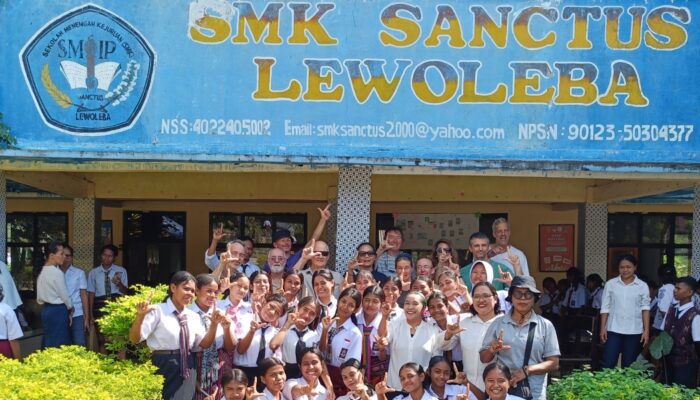 Java Lava Group Kunjungi SMKS SANCTUS Lewoleba: Momentum Edukasi dan Budaya