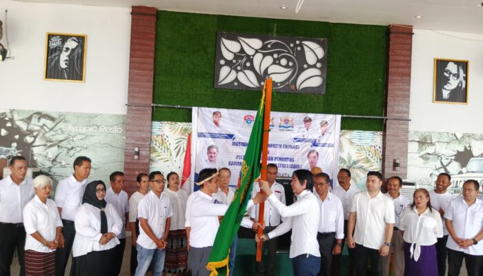 Ketua Umum KADIN NTT Bobby Lianto Lantik Badan Pengurus KADIN Lembata
