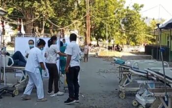 Menantang Maut di Selasar Maumere: Kala Nakes RS TC Hillers Mempertaruhkan Nyawa Demi Pasien