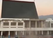 Keterangan Foto: Ruang Tunggu Pelabuhan Laurentius Say Maumere, roboh akibat diguncang gempa/Foto: Istimewa.