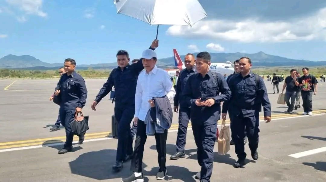Presiden Joko Widodo Kunjungi Korban Gempa Flores di Pulau Palue. Foto: Istimewa.