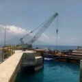 Pemulihan Dermaga Waijarang Masuki Tahap Pemancangan Tiang Dolphin
