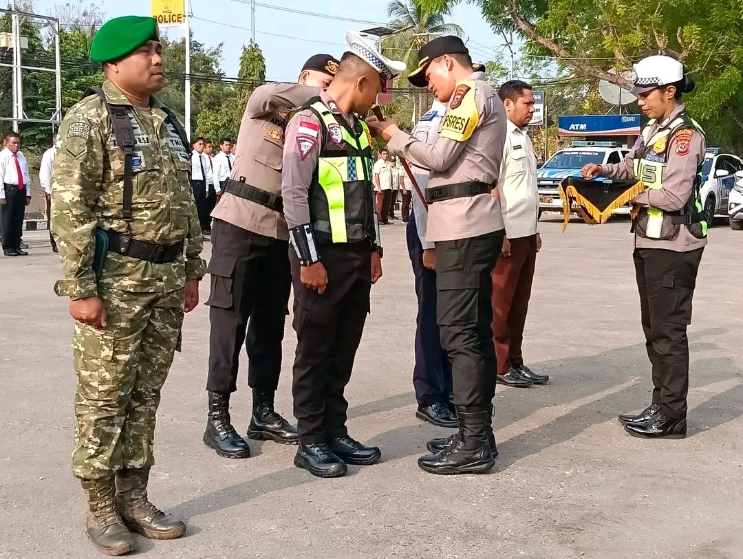 Polres Lembata menggelar apel gelar pasukan Operasi Patuh Turangga 2026 di halaman Mapolres Lembata, Senin (26/10/2026). Foto: Istimewa.