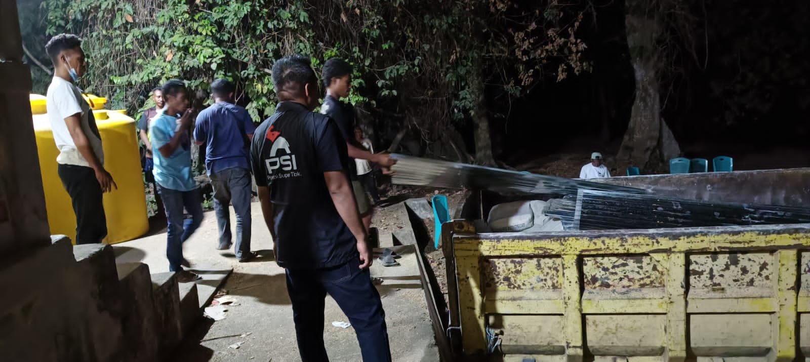 Bantuan Presiden Jokowi Mulai Disalurkan ke Warga Palue. Foto: Icha Florida/Harian Warga.