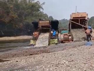 Warga Tiga Desa di Busang Keluhkan Dugaan Tambang Ilegal Cemari Sungai