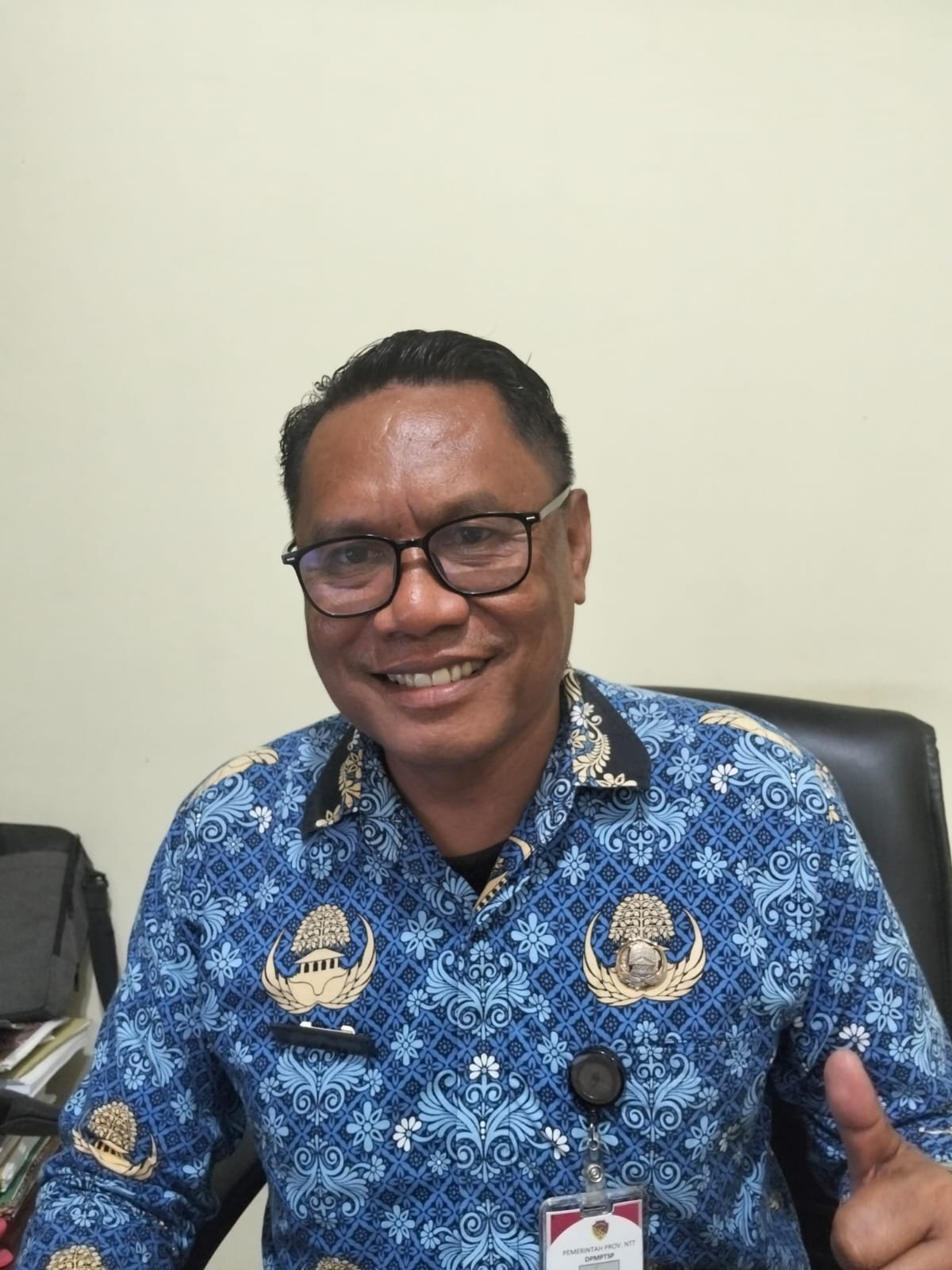 Penata Perizinan Madya selaku Penanggung Jawab PTSP pada DPMPTSP Pemprov NTT, Frans Samon. Foto: Istimewa.