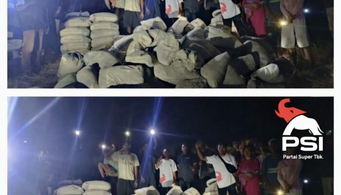 Demi Bantuan Jokowi Tiba di Kesokoja, Ketua DPD PSI Sikka Dan Tim Rela Jalan Kaki 1 Kilometer